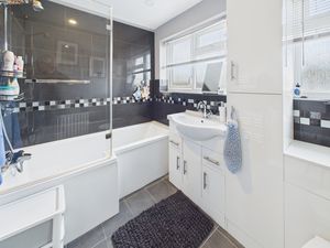 BATHROOM- click for photo gallery